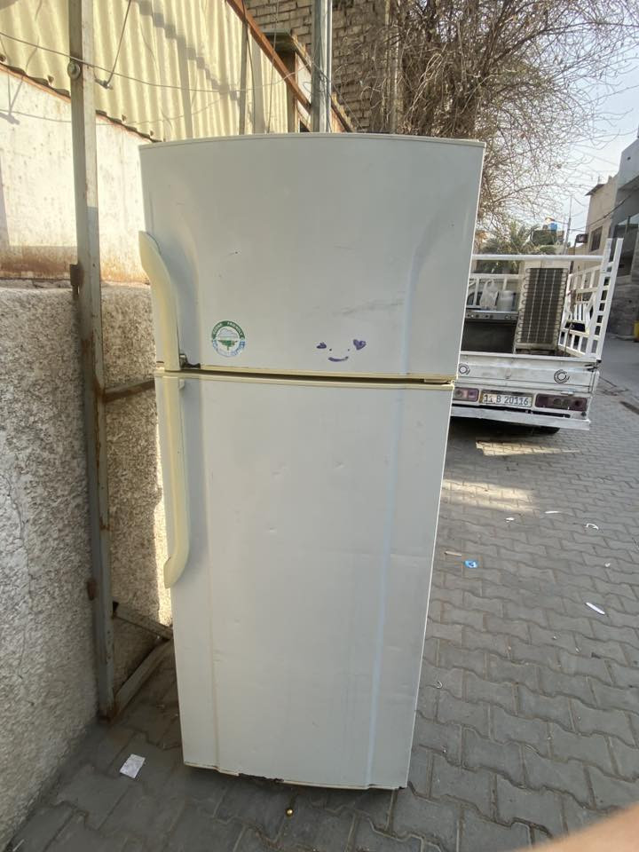 سلام عليكم 
ثلاجه للبيع ١٤ قدم 
 سغاله وثلج 
سعره ١٢٠ 
مكاني بغداد حي القاهره 
رقمي ***********
