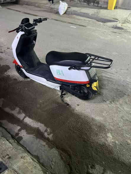 دراجه شحن شركه البيداء الاخضر 
بطاريه حجم 36 امبير 76 فولت 6 بطاريات حجم كبير ملف 1500 واط مثل ما موضح بل صوره الكفر مضروب دراجه مابيها نقوصات هواي السعر 400 قفل للتواصل: ***********
