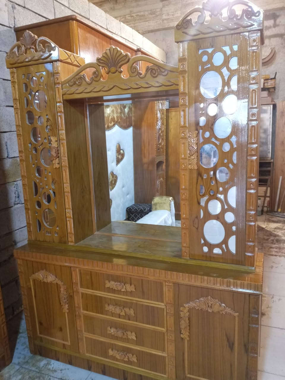 غرفه 5باب نقش زان موديل حديث مستعمله شي قليل شرط الاضافه       
صبغ حراري العنوان حي الحدباء خلف مرطبات البحرين ت ***********
