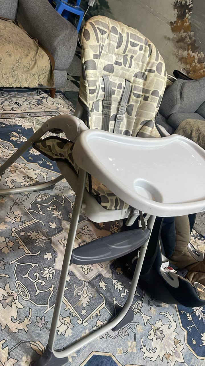 السلام عليكم غراض للبيع كلش نضاف وحدد الله شاهد وماركه 
كرسي طعام أطفال مابيه شي كلش نضيف استعمال جدا قليل
كرسي سيارة جديد كلش ولا مستعمل سعرهن 150 بيهن مجال قليل جدا لأن الله شاهد جدد
كريكوت جديد ماركه جوي// بغداد / حي الجهاد ***********
