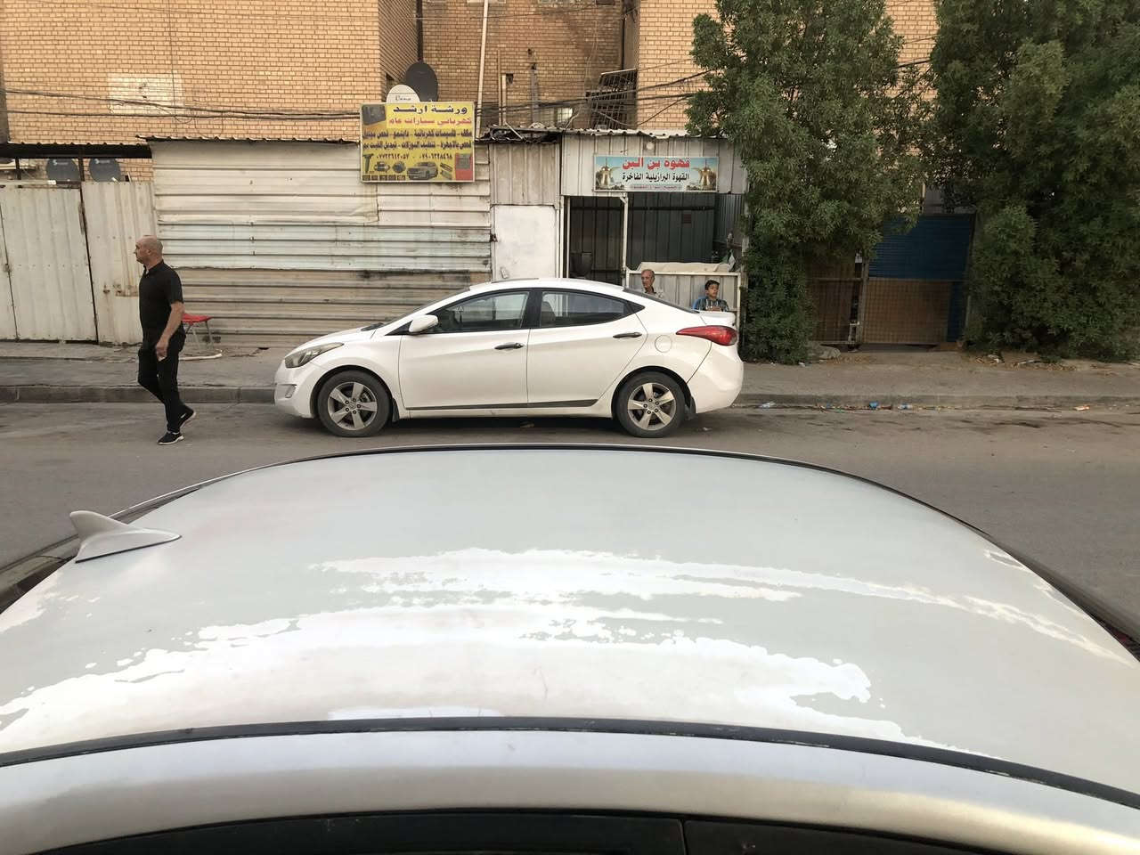 السلام عليكم للبيع سوناتا موديل 2009 بغداد باسمي تحويل ثاني يوم حادثها من امريكا بابين جهة اليمين مبدلات وبيهة صبغ بنيد وصندوق اثر جراد قمارته ما مصبوغه بس جراد تبريد جاهز سيارة مال بيت  للاستفسار الاتصال على رقم موبايل *********** مكانها بغداد شقق مدينة بسمايه سعرها 90 وبيهة مجال حك الجية

