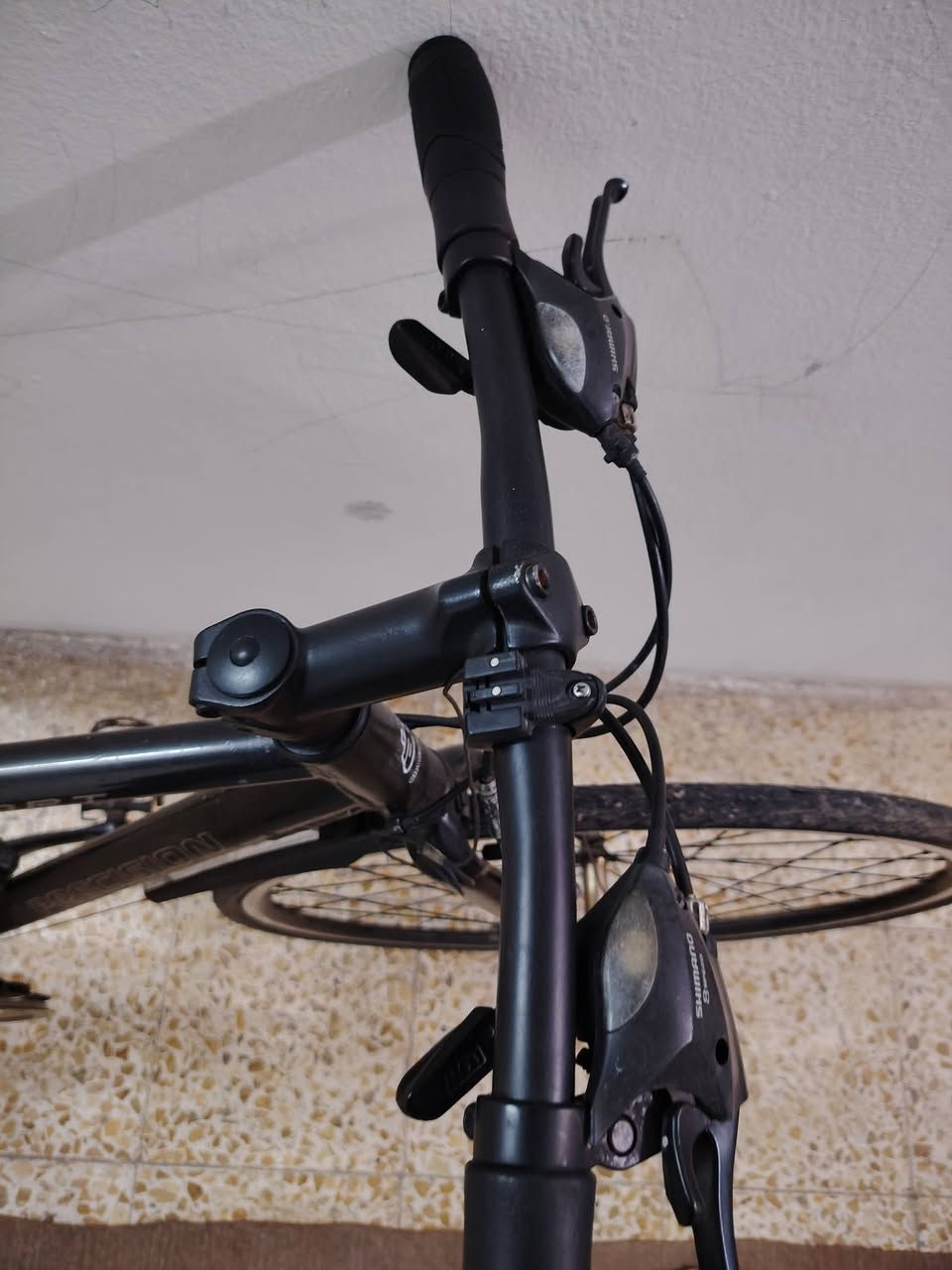 C700 حيل نضيف مثل ما موضح بالصور  مال شحن
كير شيمانو فقاس خلفي 8 نمر امامي 3 نمر
كيج كم /مايل رقمي امريكي اصلي 
 سعر 175 الف
***********
