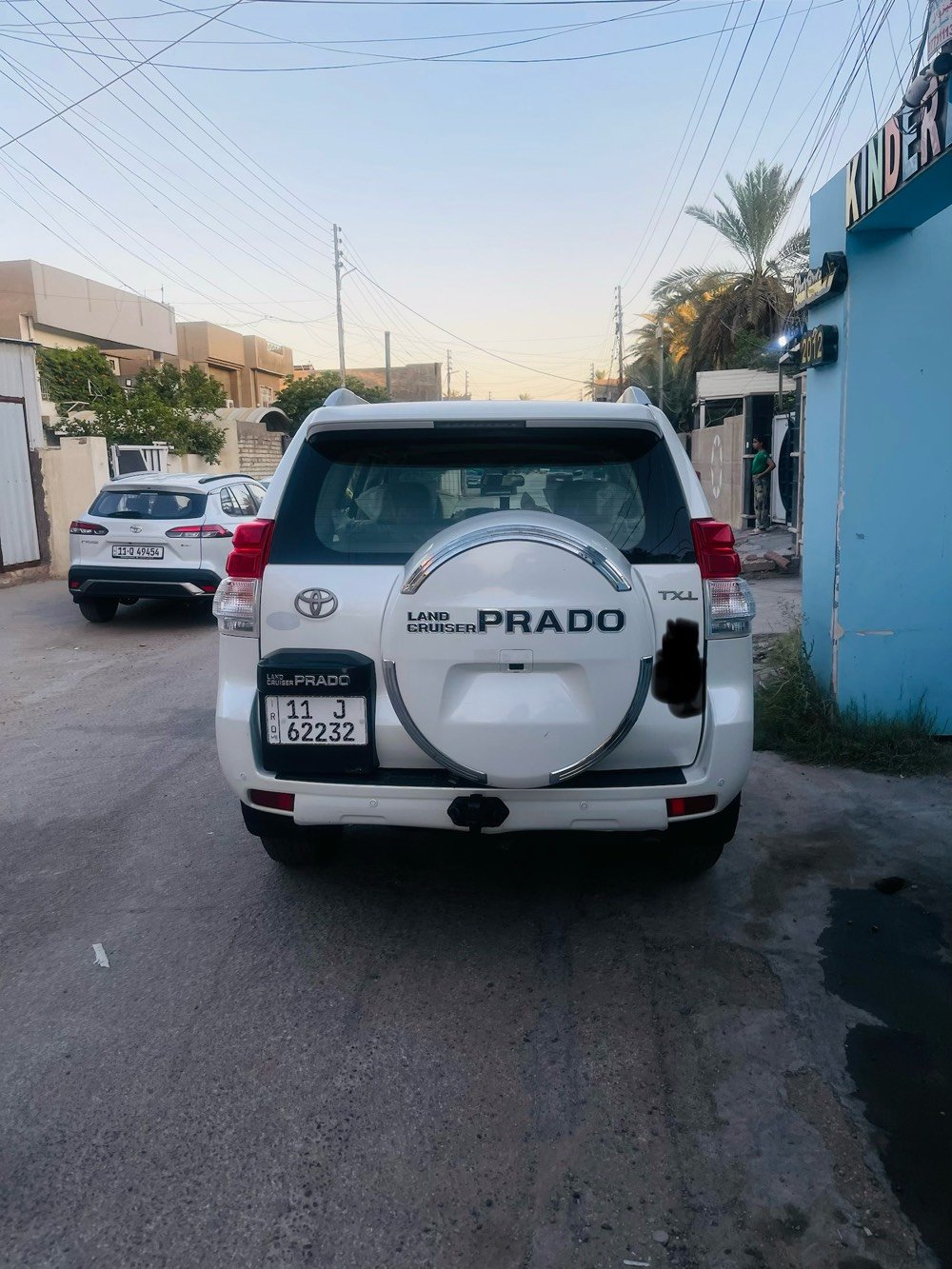 سلام عليكم بيع او مراوس برادو موديل ١٢ كويتي دبل تانكي ثلاجه هوك خلفي سبير تعليك سلايت فول موصفات السياره بيهه اربع اصابع مشر عليهه بل اسود ولباقي مكفول كير ومحرك مامفتوح ولا ملعوب بي ابد ٦سلندر مكان السياره الدوره 
السعر ٢٦٥ 
***********