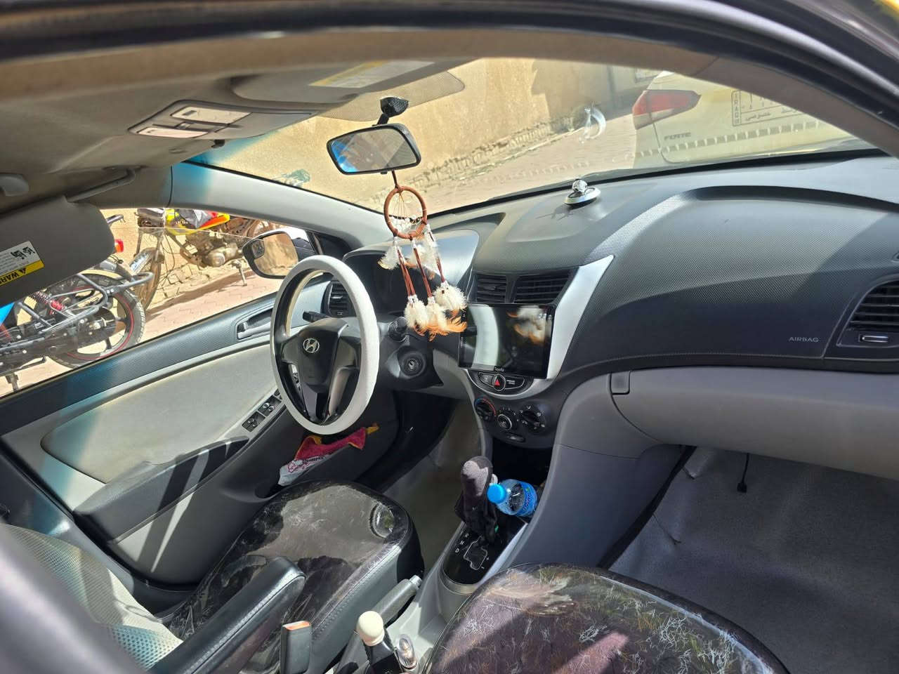 السلام عليكم اكسنت امريكي جي دي اي 2015 مصفره هيئه وغرامات السياره بسمي بيها بنيد وجاملغ مال امريكا مكاني واسط سياره جاهزه تبريد شاشه دوشمه ***********/***********
