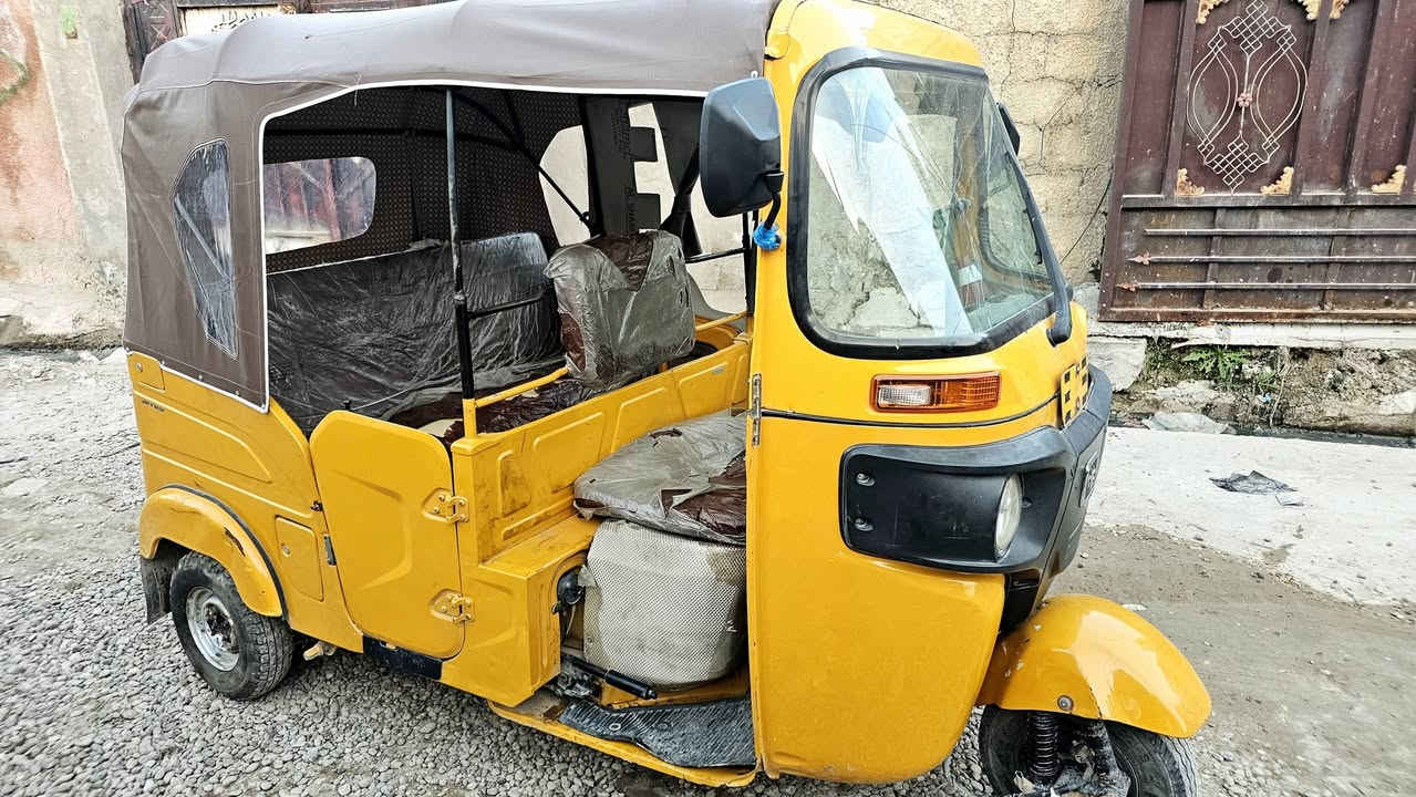 السلام عليكم تكتك لبيع 2021 رقم وسنويه محرك  لاتنقيص ولاتبخير مكاني بغداد حي النصر 
السعر 7 ملاين وبيه مجال الاستفسار ***********
