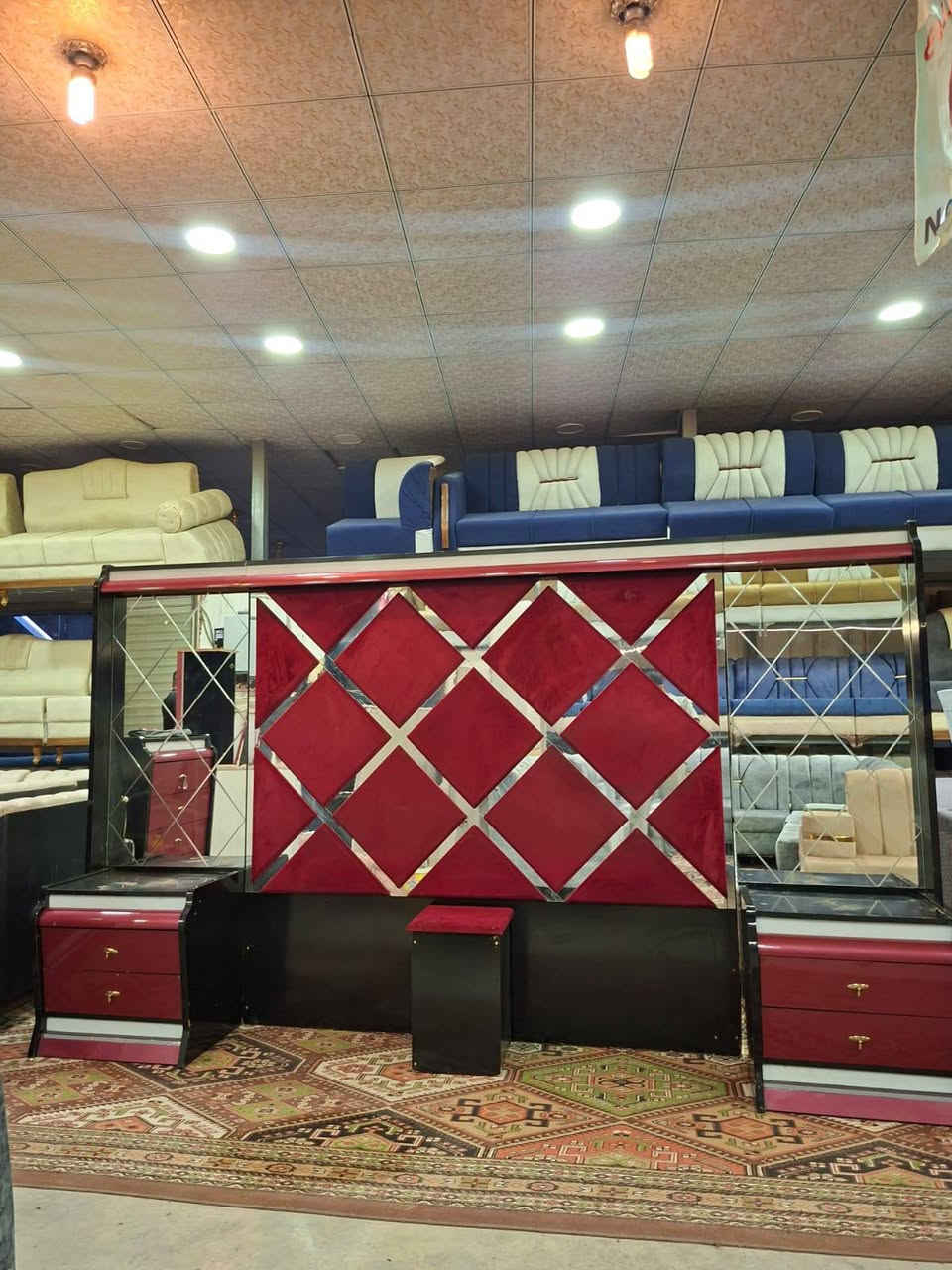 غرف نوم تركي اخت جديدة ضخمه كنتور ومحلق . ظهر كنتور ابلوك .11قطعه شد ونقل مجاني للطلب على الخاص والرقم ***********
