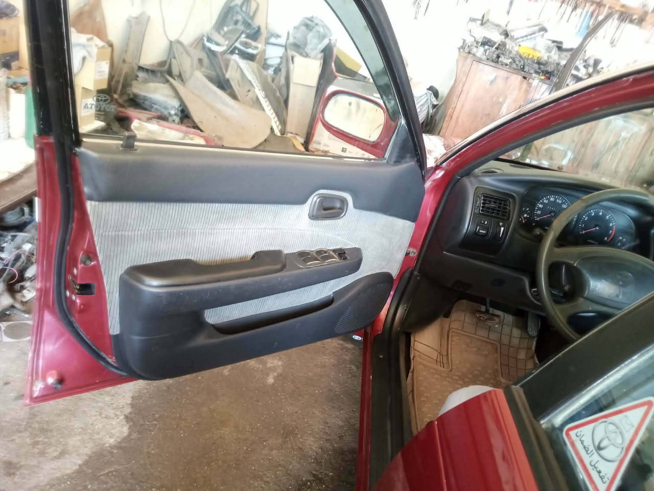 السلام عليكم اخوان : ⚜️⚜️
* تويوتا كورلا محور للبيع موديل  94 *
السياره بأسمي /  مشىروع وطني /

* تخم تاير 
* كهربائيات كلها شغالة  سنتر لوك تفتيح تقفيل جنطة على الريمونت 
* مصبوغة عام للجمالية فقط مكفوله من الضربة 
*صدر امامي خلفي جديد
* دواخل جديدة ( السيارة احلى من الصور )

رقم الهاتف ( ‏‪0781 836 3243‬‏) 

غير متواجد على الفيس اتصال فقط)
العنوان/ واسط_ نعمانية
