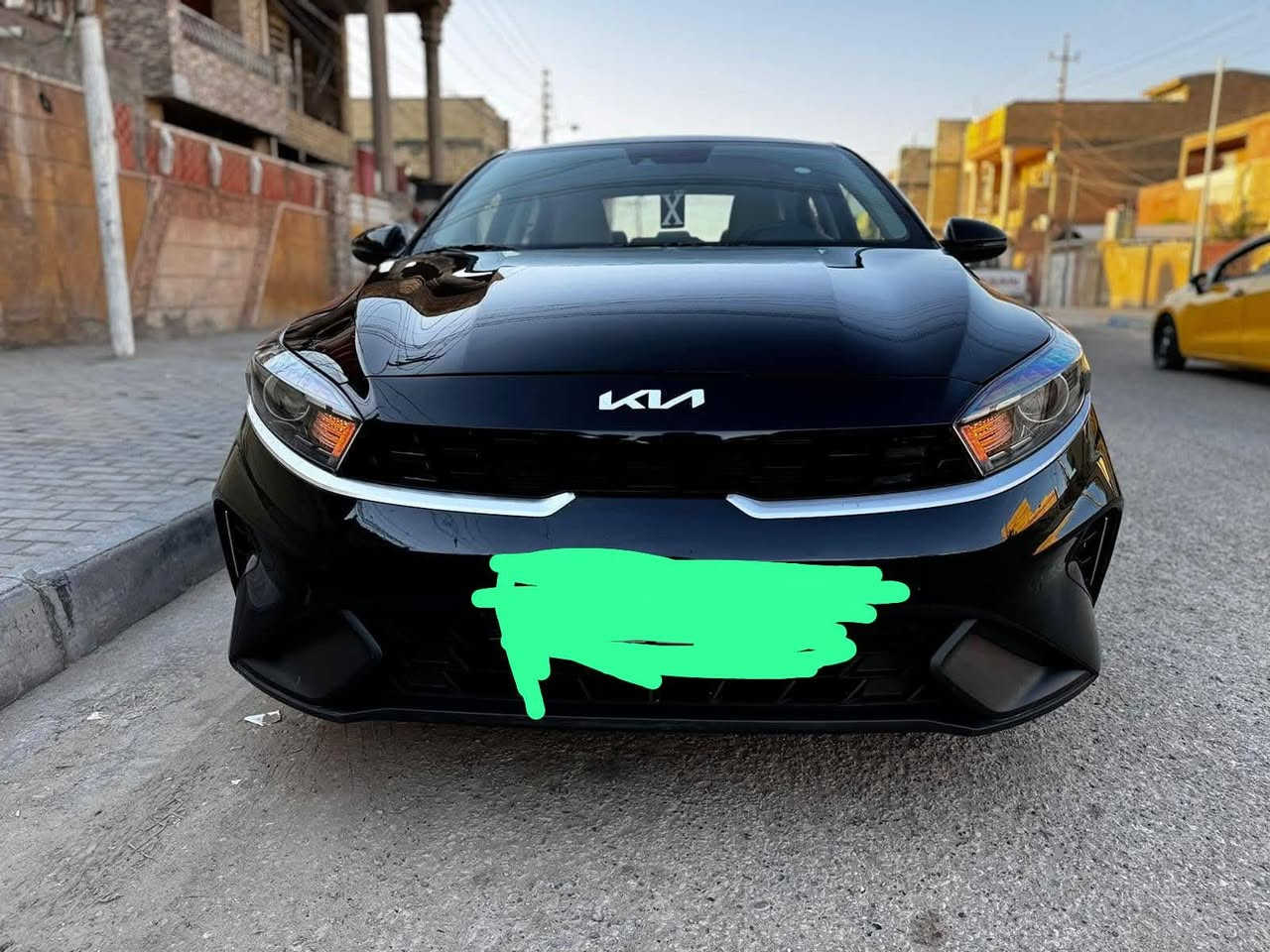 السلام عليكم كيا فورتي 2023 صبغ ٥ قطع جاملغ وبنيد وصفحت صدر كما موضحه بصور اشاير بلمري رادر امامي خلفي مواصفاتها  المعروفه مكان السياره بغداد الحسينيه السعر 123 ولمتافيده يدعيلنه بلرزق  الاتصال برقم *********** ملاحظه السياره ماشيه ٣٨
