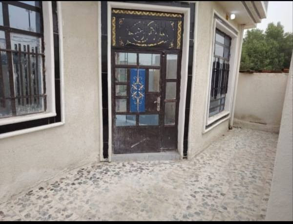 بيت 100 متر مربع منطقة بلقيس بجانب المنتزة ومقابيله رئستآ ملعب بلقيس موقع حلو
يحتوي على غرفة 4بـ5
الاستقبال 7بـ5 
مطبخ سيراميك
حمام سيراميك
سطح شتايكر
ارضية كاشي
بيت اعلى من الشارع اربع بايات
بيت ما ناقصة اي شي
السعر 50 وبي مجال
هاتف :- ***********
