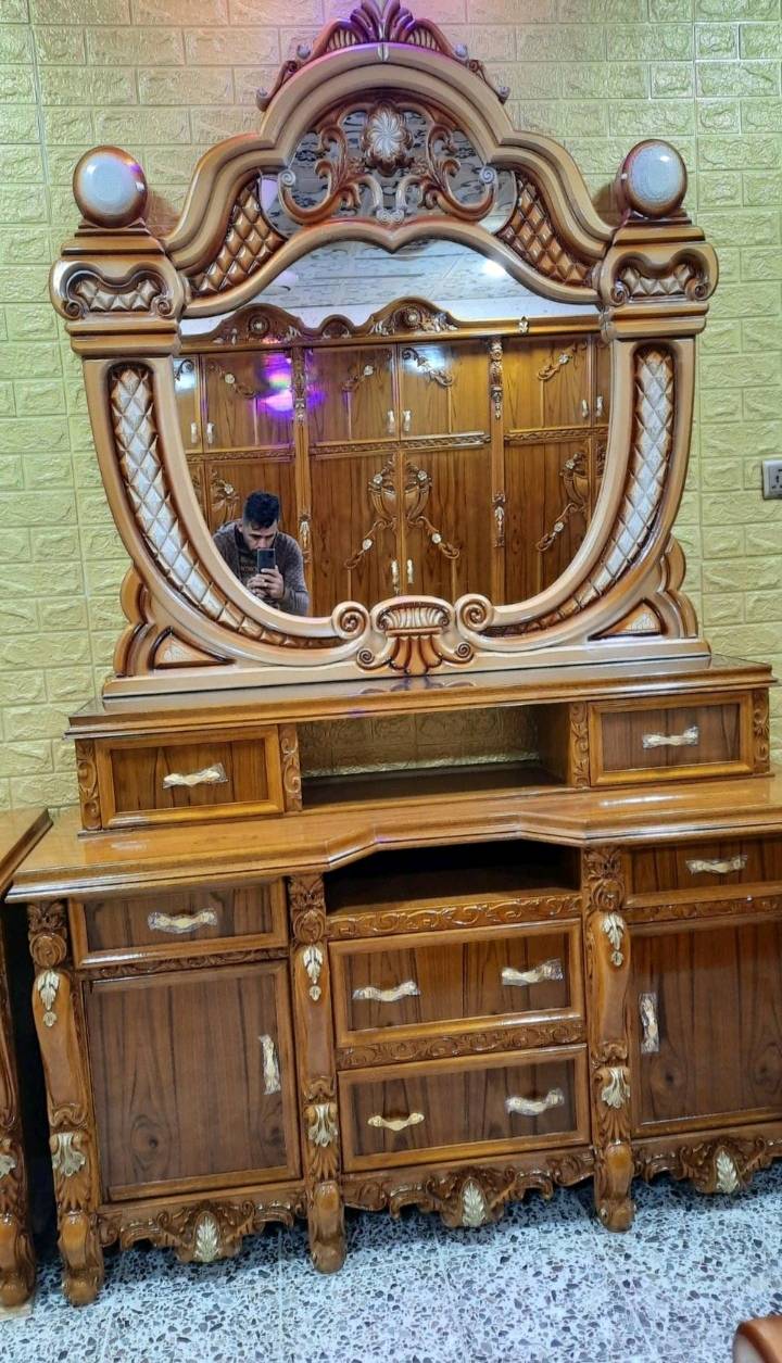 جزء من اعمالنه صبغ اخشاب 
مستعدون لصبغ وتلميع كافه انواع الاخشاب
ابواب الخشب وغرف النوم الجديده والمستعملة
وشد وفتح غرف النوم والابواب الخشب 
للاستفسار ***********
***********