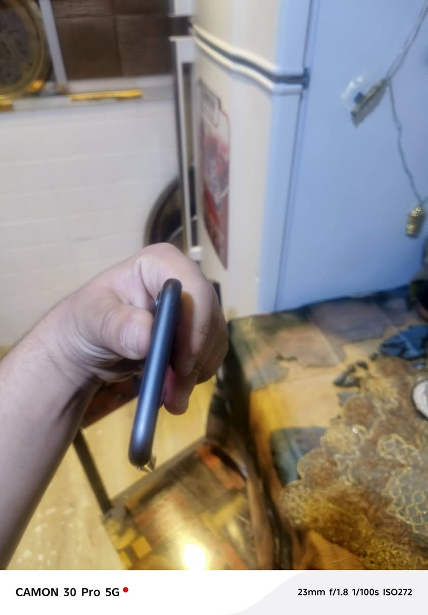 ١١ عادي ماستر شرق اوسط
ذاكره ١٢٨ ✅
بطاريه 80✅
ماستر شرق اوسط ✅
جهاز وتر بروف ما مفتوح ✅
سعر 300 وبي مجال
عنواني بغداد الصالحيه
قطعه نادره استخدام نسائي شخط مابي 
رقم ***********
