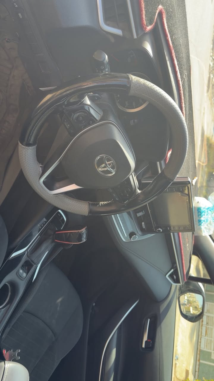 السلام عليكم
كورلا ٢١ se 
بدون فتحة 
محرك ٢٠٠٠
رادار 
وتحديد مسار 
نظام مانع تصادم 
وبعد موصفاتها معروفة 
صور الحادث بالمنشور 
قطعتين صبغ بدون كص 
سعرها ١٤٥ وبيها مجال 
***********
