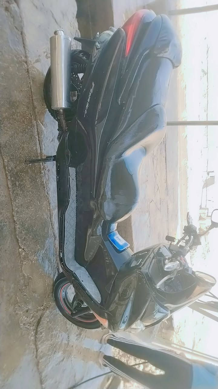 دراجه 08مشروطه شرط مكينتها شلعه ومعدل لكهربايات كلها شغاله عوزها ترتيب بل كفرات بس ما متواجد عل فيس هاذا رقم تلفوني ***********
