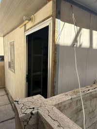 كرفان عدد ١ للبيع في زيونة موجود في بيت قياسه اربعة في اثنان ونصف مع ا...