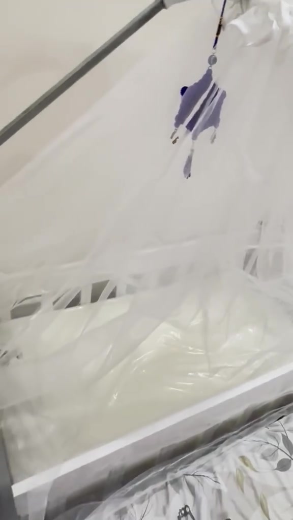 السلام عليكم جربايه طفل للبيع كلش نظيفه جديده اشتريناهه والطفل   ميقبل ينام بيه وبيه مجر لاغراض الطفل تكفي من عمر يوم لحد سنتين واكثر السعر ٧٥ وبيه مجال 
البصره الصالحيه - التنومه شارع سيد مجتبى للتواصل على هذا الرقم ***********

