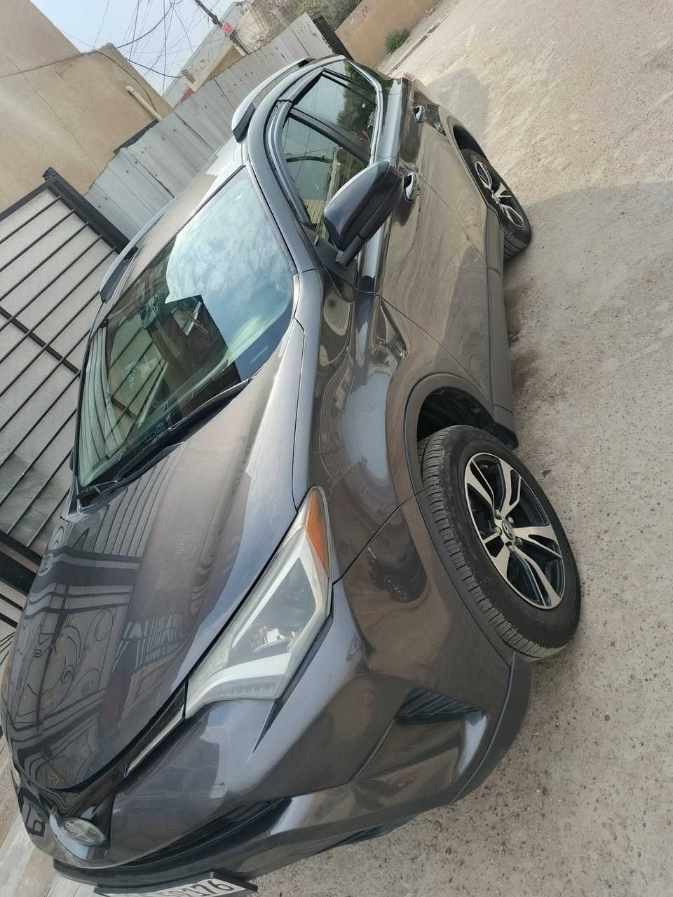 السلام عليكم راف فور ٢٠١٨وارد امريكي رقم الجديد سنويه جديده حادث ها مثل مموضح بالصور فقط باب الي وره السايق مصبوغ بجم كبس ماشيه ١٢٤جاهزه كير محرك صدر تبريد ثلج محرك ٢٥٠٠مكفول سياره نضيفه كلش صور الحادث بالمنشور سعرها ١٦٥وبيها مجال مواصفات عاديه LE شاشه كامره خلفيه تحكمات ويل كب ***********ابو احمد مكاني بغداد عامريه
