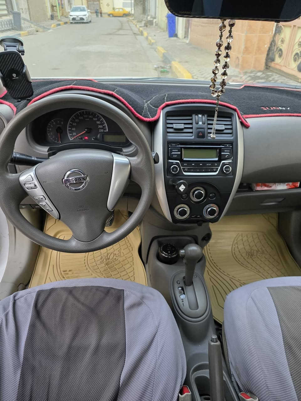 سلام عليكم 
 نيسان صني هندي ام البليته الزركه موديل 2019 
رقم بغداد بأسمي  ماشيه 120 
سنويه وهزه جديده 
سعرها ١١٠ قفل مكاني ديوانية المركز 
***********
