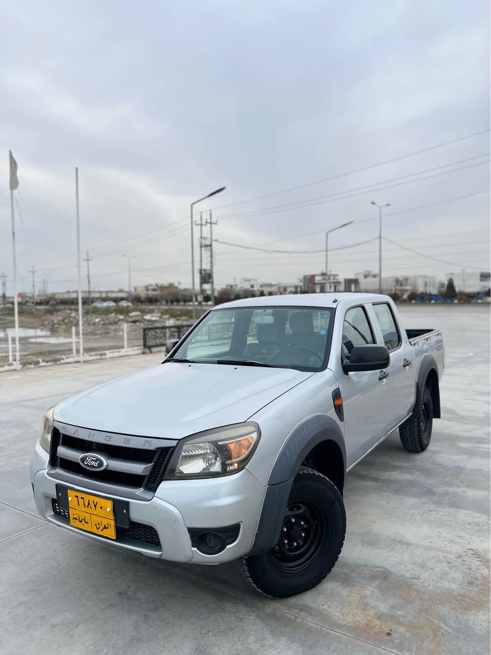 فۆرد رەنجەر مۆدیل ٢٠١١ گاز پەمپو نۆزل گیر مەکینە ئەکسل بەشەرت سەیارەکە زۆر پاک و جوان و جایزە لە جوانی رەفیقی نەماوە سەیارەکە دەعامی بۆ دەعامی بەشەرت نوکە دەرزی نیە تایەی تازەیە کال بونەوەی نیە نرخی ١٠٧ مەجال ژ.م*********** رانية, السليمانية
