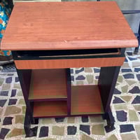 ميز حاسبة خشب • ميز تلفزيون • تعلاقة ثابتة