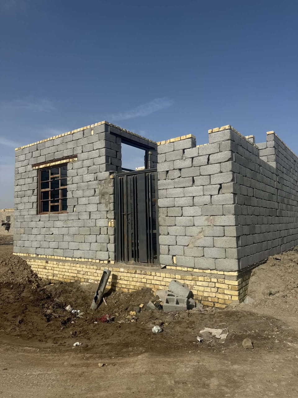 هيكل مساحته 120 جميع خدمات موجوده العنوان السديناويه حي الحسين سعره 18 وبي مجال تريده مفتاح 33 وبي مجال للاستفسار الاتصال ع الرقم ***********
