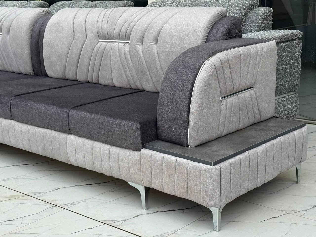 #معرض_علاوي_الدغيش_للاثاث_المنزلي 🫡❤️
ديوان عراقي شغل حطاطه خشب بلوك اسود بلكامل
قياس 7 امتار 5 قطّع 11 مقعد شغلنا الخاص بضمان حقيقي يمتد لسنوات الاسفنج اكسترا والخشب بلوك عراقي جدا ثقيل اضافة إلى نوعية الاقماش الممتازة والأصليه
#مستعدون_لمراوس_الاثاث_المستعمل_بجديد ❤️
#الي_عندو_اي_غرض_للبيع_يراسلنا_على_الواتساب
#للاستفسار_***********(علاوي الدغيش)
او ( *********** / علاوي الدغيش )

#العنوان (صلاح الدين / بيجي / داخل السوق / مقابل اسواق الشاطي )

واهلا وسهلا بجميع زبائننا الكرام وحياكم الله
