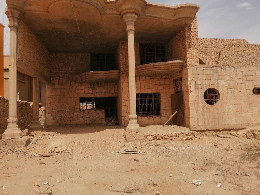 � فرصة استثمار مميزة 🔹
يعرض بيت للاستثمار يصلح ليكون مدرسة أهلية أو روضة أطفال أو معهد، بموقع حيوي ومناسب للمشاريع التعليمية.

📍 الموقع: حقلانية – قرب جامع الجادري – قريب على وادي حجلان
📐 مساحة الأرض: 1000 متر مربع
🏗 مساحة البناء: 250 متر مربع

🏠 تفاصيل البناء:

* الطابق الأول: 4 غرف
* الطابق الأرضي: غرفتان
* غرفة إضافية تحت البيت
البيت يحتاج تكمله يتم قطع المبلغ المصروف عليه من الايجار حسب الاتفاق  
الموقع ممتاز وقريب من المناطق السكنية.

📞 للاستفسار والتفاصيل:
***********
***********
