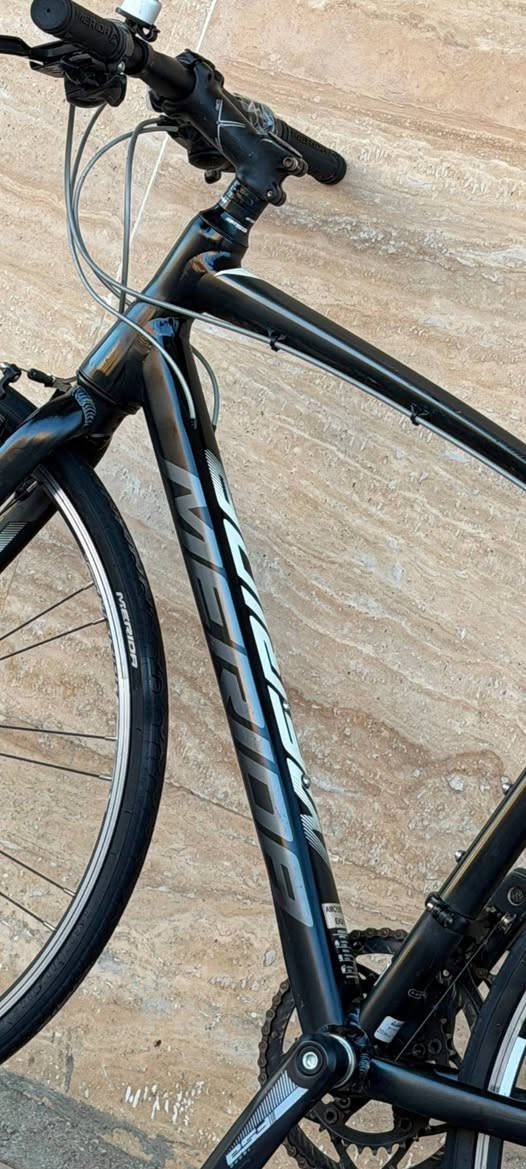 السلام عليكم ورحمة الله وبركاته 🌹
🚲 دراجة هوائية للبيع
⭐ ماركة ميريدا العالمية (MERIDA)
🔹 الهيكل: ألمنيوم خفيف الوزن #وايرات دفن 
🔹 الحجم: 28
🔹 ارتفاع الفريم: 50
🔹 وزن خفيف جداً
🔹 سيت كلارس أصلي
🔹 بريكات تيكترو (Tektro) أصلية
🔹 مقعد طبي اصلي 
🔹 الدراجة وضع شركة وخالية من أي عيب
🔹 جميع القطع ختم واحد
🔹 النظافة: 95% ✅
📍 العنوان: كربلاء - طويريج
🚚 تتوفر خدمة توصيل إلى جميع محافظات العراق
📩 للاستفسار: خاص أو على الرقم
📞 ***********
