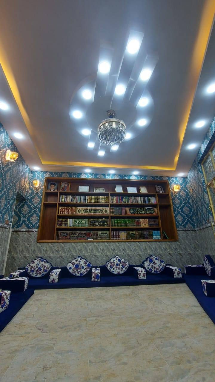 السلام عليكم بيت زراعي مجاور جسر البلديات الجديد ٥٠ متر  ركن  ٥٠ متر  ركن  يحتوي على باب على الشارع 
وباب ثاني على الفرع

يتكون من ثلاثة طوابق
الطابق الأول 
استقبال + صحيات + مطبخ صغير 
الأرضية مرمر والازارة سيراميك 

الطابق الثاني 
غرفة نوم + مطبخ + صحيات 
الأرضية بورسلين

الطابق الثالث غرفتين + صحيات 

الطابق الاخير السطح + حمام كبير لغسل الملابسيحتوي على باب على الشارع
***********
