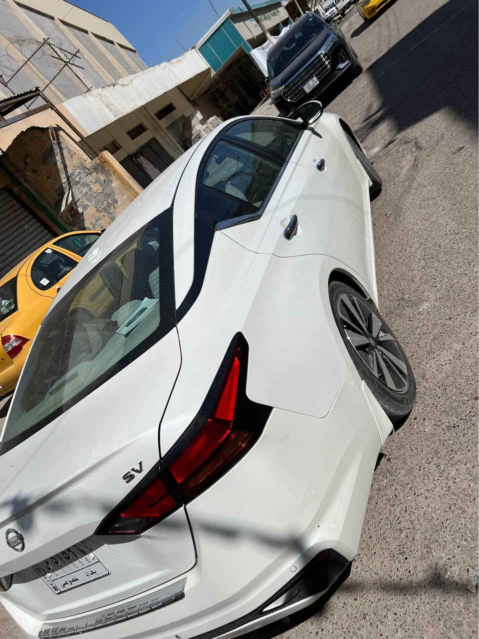 السلام عليكم 
نيسان التيما موديل2021
رقم بغداد بسمي شخصيا 
السعررر.119 بيه مجال 
مواصفات SV
سياره فول من عده السلايد
كشن كهرباء بصمه تشغل عن بعد
وبيه هواي مواصفات
داخل ابيض 
هاذ رقم شاصي بس دكه بالكوكل تطلعلك صور الحادث 1N4BL4DV8MN330979

ماشيه130 ميل
كير محرك صدر مكفول
صدر تايرات جاهزه
عده بعض النواقص اتصل وافهمك بيهن
حادثه بمريكا جاملغ وبنيد وبيه دواخل
اجتي  من امريكا بيه كلير بدون صبغ وممبين ابد بس بالسونار يطلع صفاح السيارة موس ابيع سياره حزام 
سياره حلوه وكاعده
مكاني بغداد الدوره جمعيه خير الله
*********** بغداد, العراق
