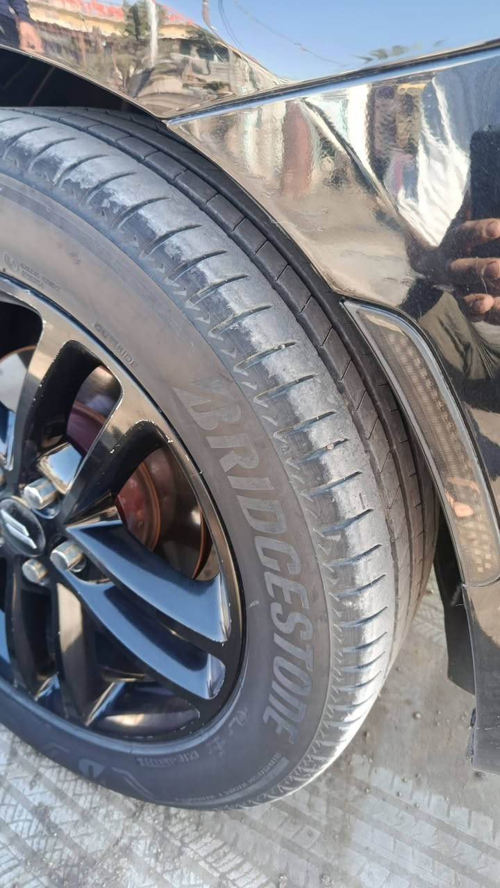 السلام عليكم ورحمه الله ويل حجم 19 وتخم تاير نضيف كلش مراوس بويل 18 أو بوليسي ***********
