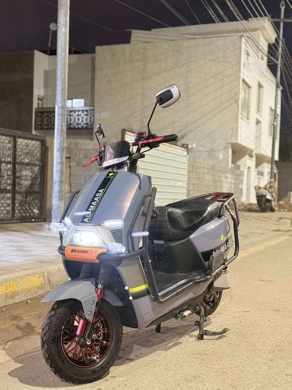 السلام عليكم 

موطور شحن للبيع 
موديل 2025
بطاريات 6 علفحص
مستخدم قليل 
النضافة كبال عينكم
السعر500 
الهاتف ***********
مكاني الرمادي التاميم 
يم جسر الحوز
