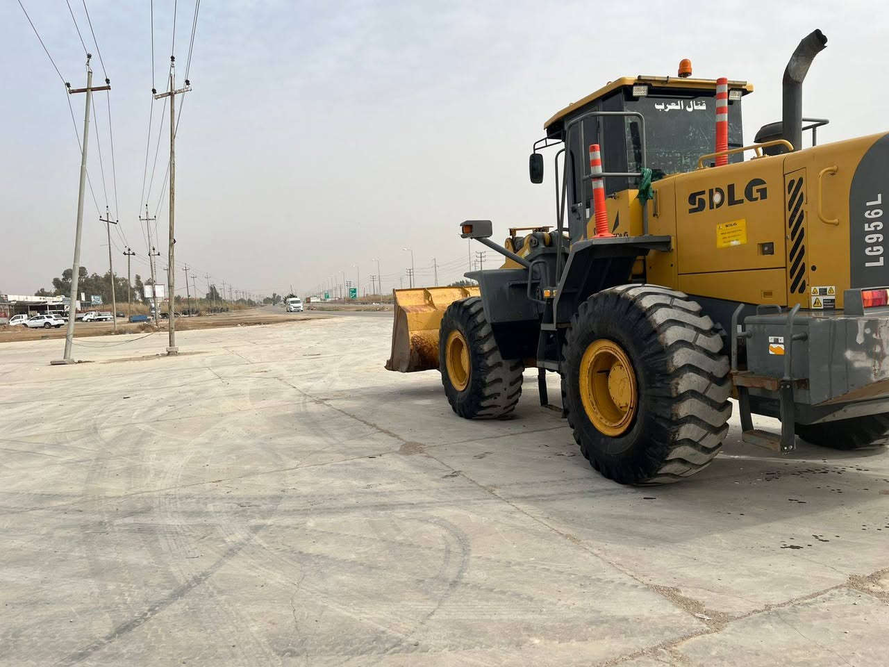 السلام عليكم شفل للبيع حجم 956 ال جي درب البحار محرك كتر  موديل 2011 مكفول كفاله عامه رقم نجف بسمي سعر 365 وبيه مجال مكان واسط#الصويرة *********** ساعات العمل 75 الف ساعه
