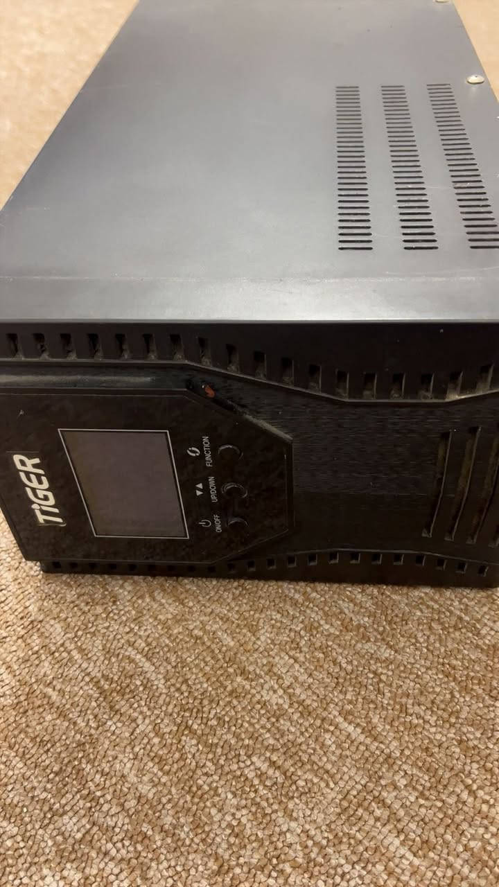 يوبي آس عدد 4 نضيفات  بسعر مناسب ***********
