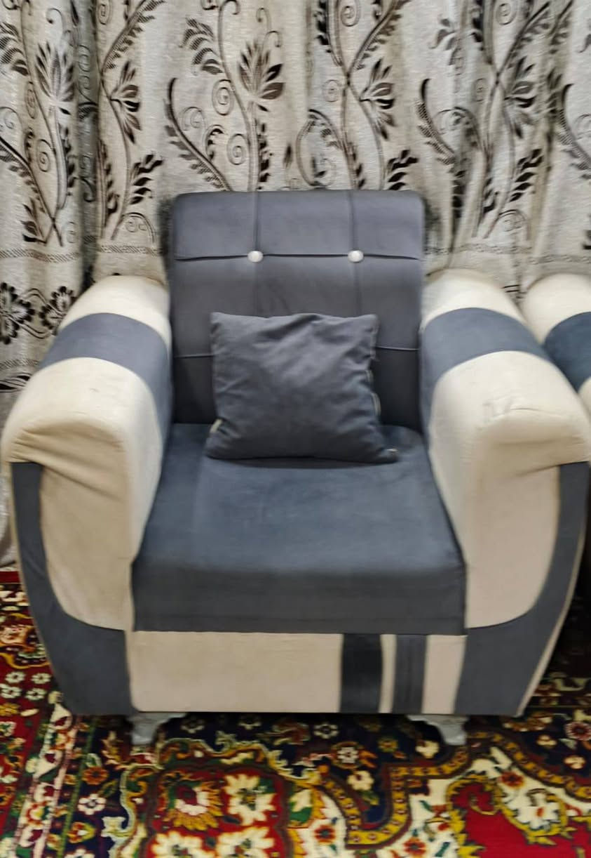 سلام عليكم تخم مستعمل للبيع نضيف مكااني ناصريه مركز سعره 350 رقمي ***********
