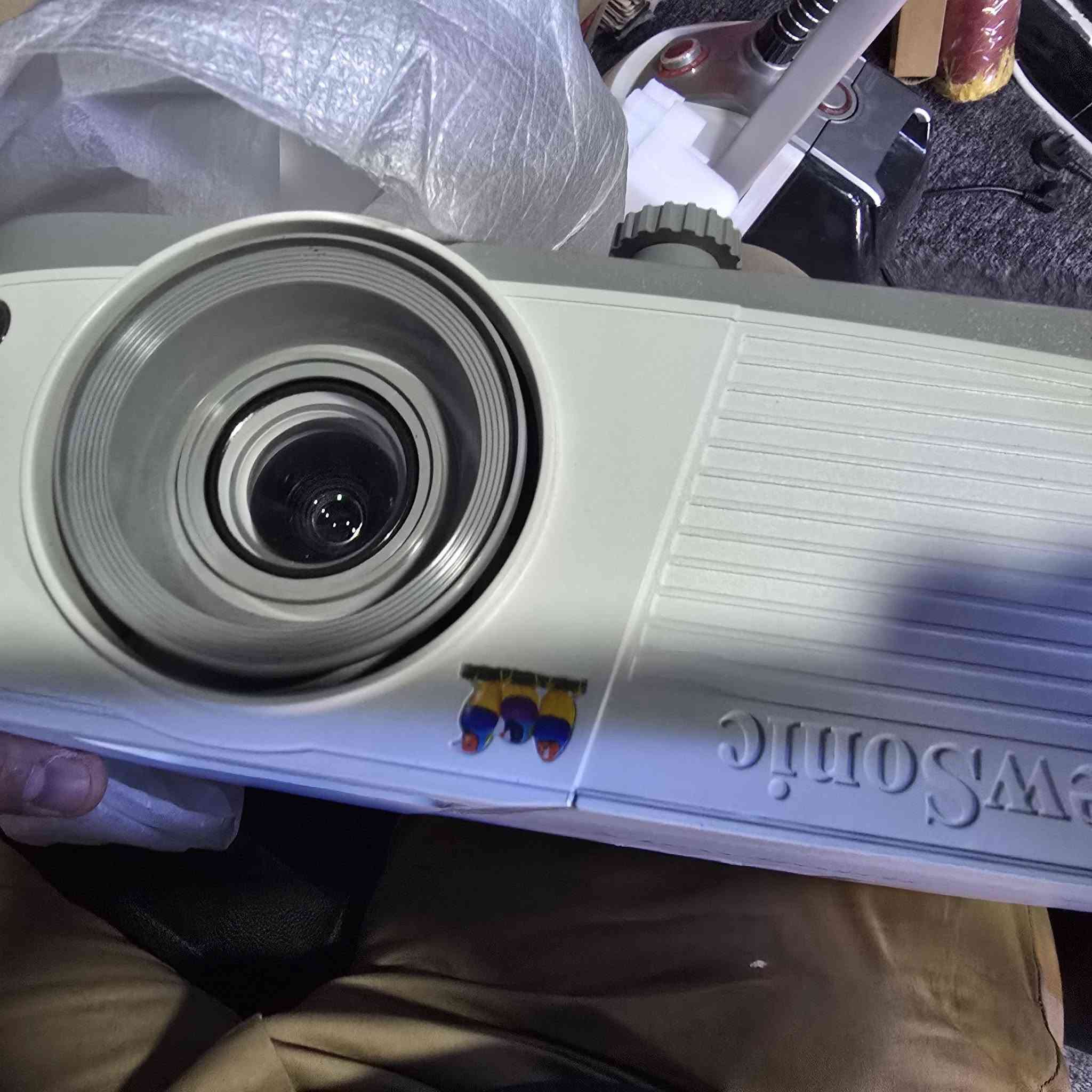 سلام عليكم عندي داتا شو للبيع الجهاز نظيف مستعمل قليل كلش جهاز يشتغل كأنما جديد وبكفاءه عاليه كامل هو والملحقات والكارتونة مثل ماموجود بالصور اكابلك جهاز واضح وقوي سبب البيع جهاز مامحتاجه مستعمل تقريبا سنة وكسور 
اي سؤال للاستفسار على الواتس على هذا الرقم :
***********
