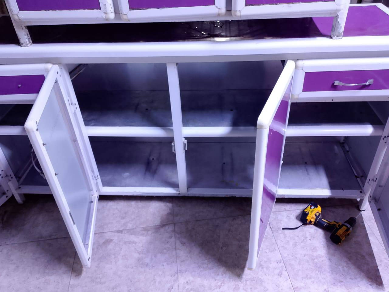 كونتر للبيع بسعر جدان مناسب واتساب ***********
