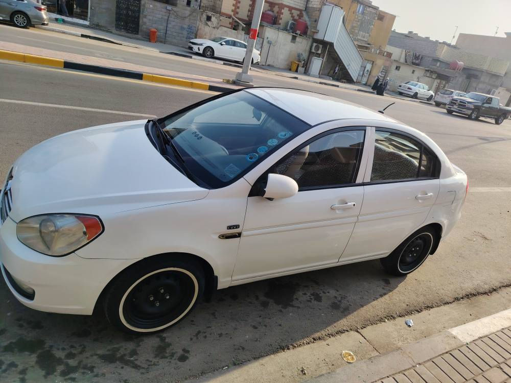 السلام عليكم 
اكسنت مديل 2011 خليجي 
محرك 1600 رقم بصره باسمي تحويل 
سنويه جديده رقم الماني الجديد كير محرك كفاله السياره حلوه وجاهزه السعر 85 وبيهاا مجال الاستفسار *********** البصرة, العراق
