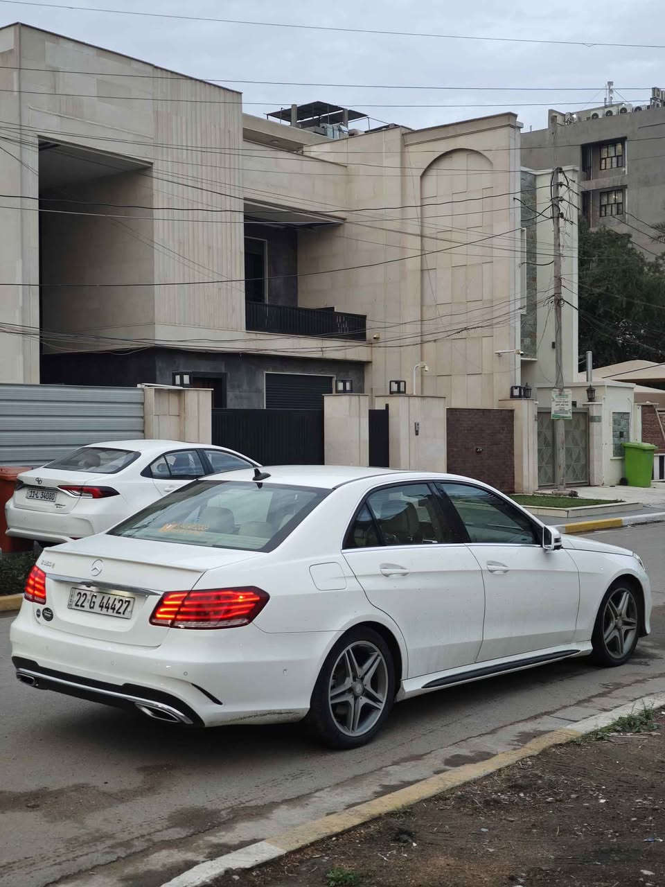 _____________
نوع السيارة : Marcedes-Benz E 350 
.
سنة الصنع : 2016 
.
سعة المحرك : v6 3,500 cc
.
المسافة المقطوعة : 167,000 k/m

.
السيارة وارد أمريكي : تبديل فقط چاملغ وبُنيد 
.
السعر : 23,500 $ 
.
للتواصل : *********** بغداد, العراق
