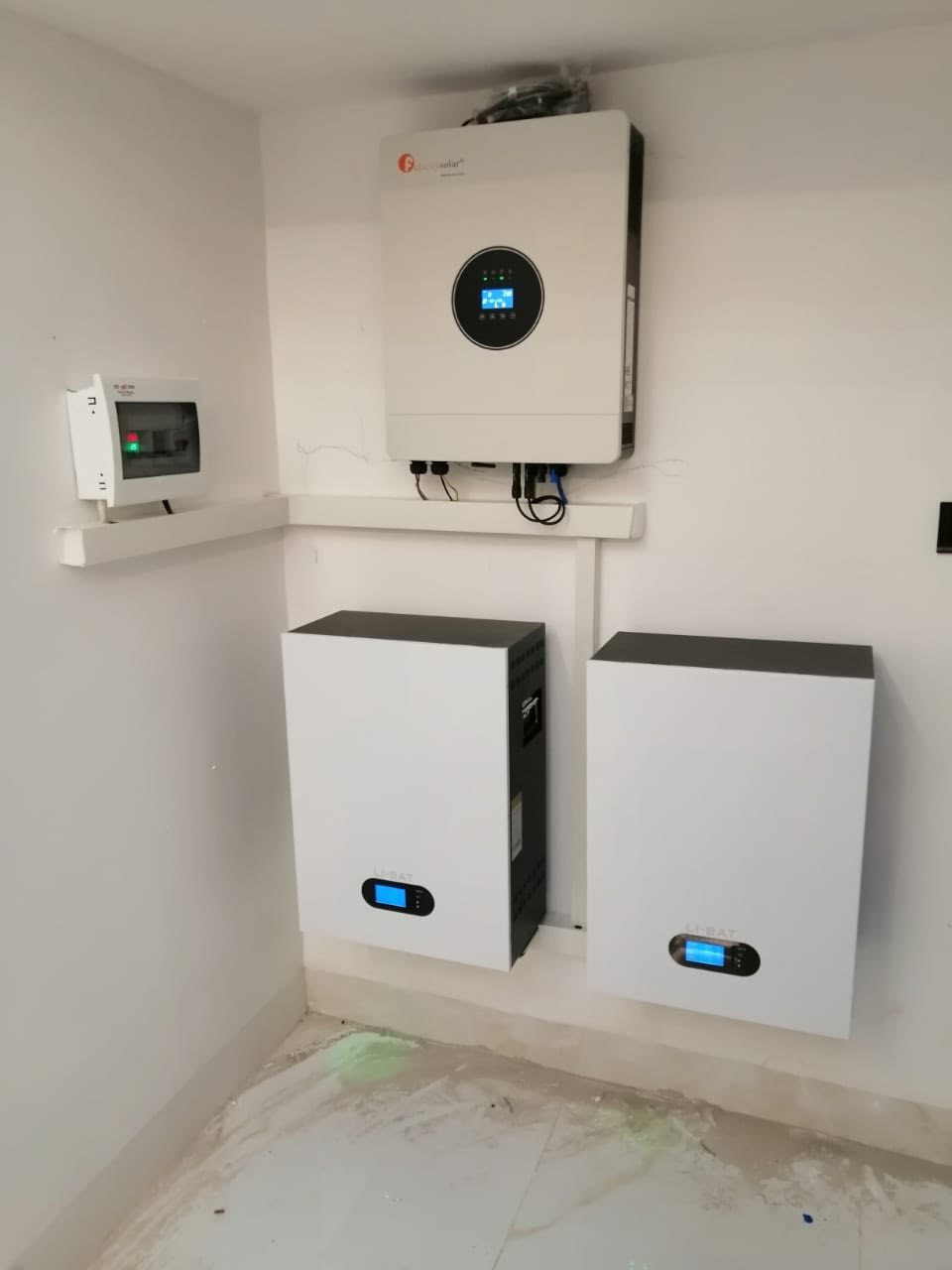 تم بفضل الله تجهيز و  تنصيب منظومة طاقة شمسية لمنزل الأخ ليفان محمد علي 
   #قرية_لزاكة
تجهز المنظومة المنزل ب 20 أمبير نهاراً
بالاضافة إلى 20 أمبير ليلاً  . 
مكونات المنظومة.
🔵الواح لونجي 615w  عدد (9) بضمان 10 سنوات 

🔵 جهاز انفيرتر نوع(فولترونك)حجم 6kw (22امبير)  بضمان 2 سنة . 
🔵 بطارية ليثيوم الاطول عمراً. وبعمر افتراضي 15 سنة وبضمان 4 سنوات حجم 10kw عدد 2

✅ الفرع الرئيسي :- شركة حسيب البشاوي للطاقة الشمسية
العنوان محافظة كركوك قضاء الحويجة سايدين المعارض مقابل محطة وقود الطليعة الحكومية  
✅ الفرع الثاني : محافظة صلاح الدين قضاء بيجي عمارة وطبان 
للحجز والاستفسار الاتصال على الأرقام التالية :
*********** : ياسر 
***********  : إبراهيم 
*********** : ياسر 
‭  0784 551 3555‬ 
‭0782 490 0972‬ 

#احمد #الجبوري #مدير #اعلام #شركه #حسيب #البشاوي #للطاقه #الشمسية
