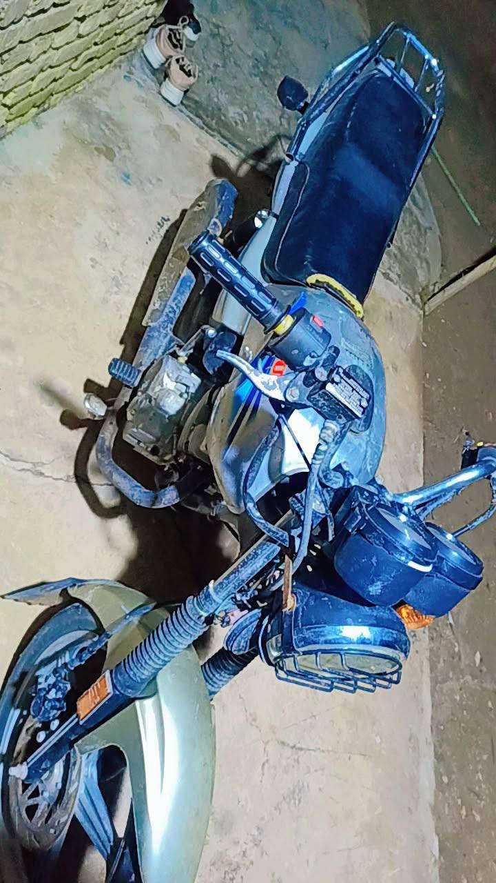 السلام عليكم شباب دراجه  دايون عضم للبيع  دراجه نضيفه عوزه ترتيب المكان طوريج الخيرات السعر 375وبيه مجال للشراي ***********كلك كلك
