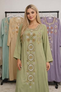 ملابس • لاتعليق • للبيع