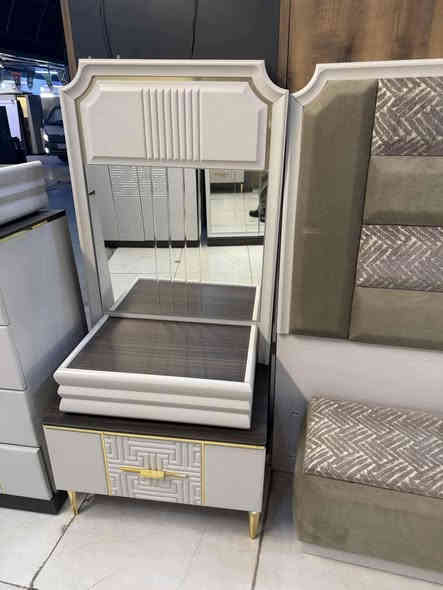 مليون و٨٠٠ للحجز سكرين ع واتساب 

***********
