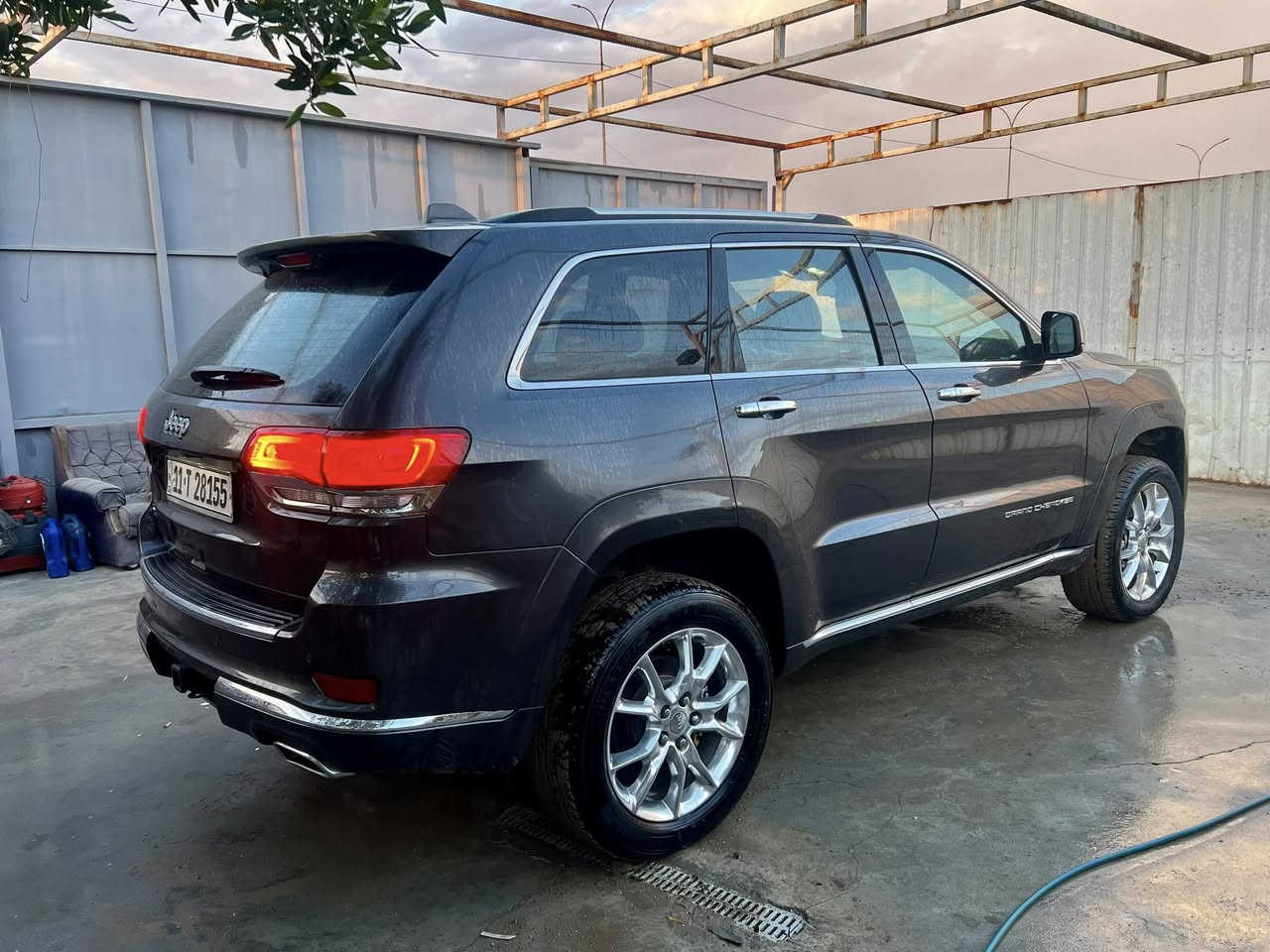 للبيع جيب  .. اعلى فئه …فول مواصفات ميحتاج اذكر المواصفات معروفه .. سومات … م ***********
موديل 2016 وارد امريكي رقم بغداد الجديد السياره حادثه بس قطعه وحده الجاملغ الامامي بدون دواخل بدون ايرباك السياره مكينه كيره تبريد حداديه جاهزه  بالعافيه عل ياخذه
