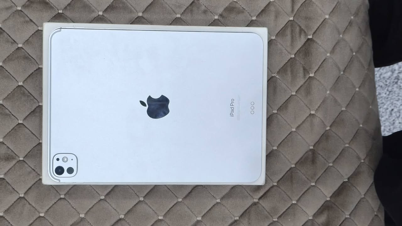 سلام عليكم اليوم عدنه ايباد m4 نضافته 100/99 بطاريته 92 ذاكرته 256 جهاز زلغه مابي ويا كارتون وشاحنه سعره 990وبي  مجال
وعندي ايباد m1 نضافته 100/95 بس بس هاي ضربه بل جهاز خفيفه ذاكرته 128سعه 375وبي مجال بسيط 
بغداد مدينه الصدر قطاع 16 
***********
