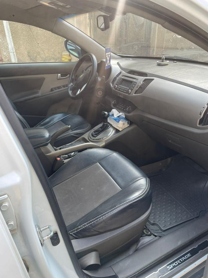 السلام عليكم
سبورتج2015 
خليجي
محرك 2000 دوش
كير ومحرك مكفولات
تخم تاير جديد
مري شفط
صدر بحالة ممتازه جدا
تحكمات ستيرن
ماشية 169

السعر 143
الاستفسار على الرقم
***********
