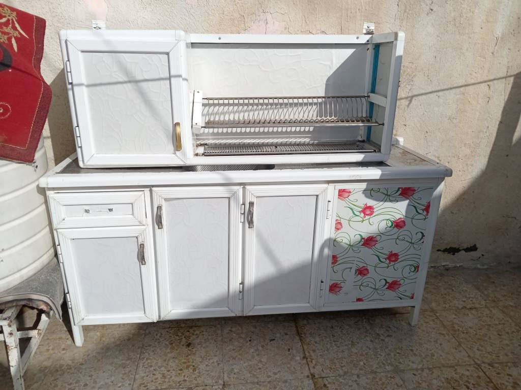 سلام عليكم كاونتر البيع نضيف مترتين ونص 4 قطع السعر 325 مكاني العوفيه شارع حسينيه الرسول هاذه رقمي *********** مكلف بل نشر عمارة, ميسان
