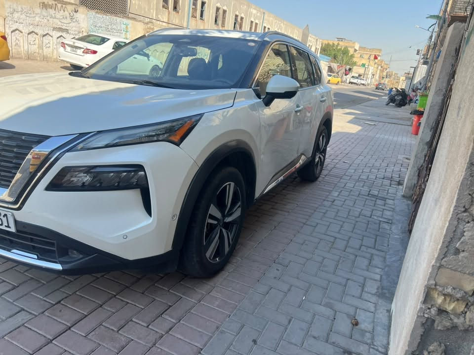 نيسان روج شكل جديد  اريد مراوس بكامري
موديل 2023
مواصفات SL فول 1/1
مواصفاتها 
مكينه 1500 تيربو جدا اقتصادي وقوي
1.بصمة تشغيل عن بعد تبريد وتدفئة عن بعد 
2.  5 كامرات. 
3.  بانوراما 
4.رادارات / رادار امامي /رادار جانبي /رادار خلفي
5.حساسات امامي / حساسات جانبي   
6. كشنات خزن    ‏
7. كشنات كهرباء . 
8. كشنات جلد .
9.  ‏ستيرن هتير.                                                   
11. مري قلاب وهيتر
12.تبريد قطعتين .
13. دفع رباعي AWD
14.اوتوهولد . 
***********
