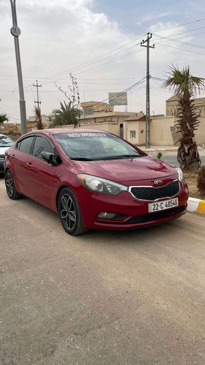 السلام عليكم 
كيا فورتي 2015
محركها 2000
شرط محرك وكير ممفتوح 
السياره كير عادي يجي ٦نمر
ضررها سرقه تلث قطع بنيد وجاملغين 
سعر 110$ بيها مجال
للاستفسار *********** تكريت, صلاح الدين
