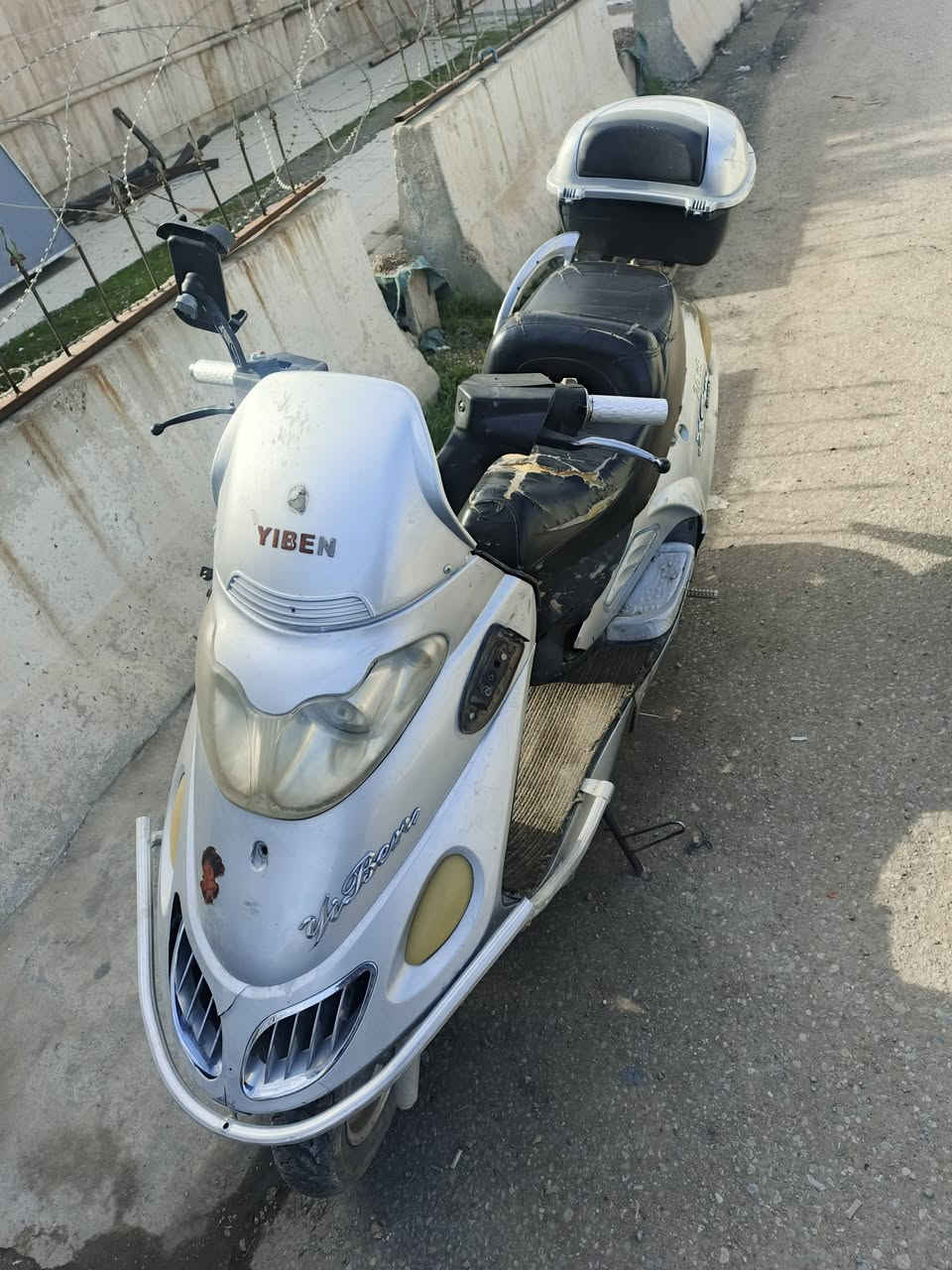 السلام عليكم دراجه نظيفه ما بيها اي عيب شغاله سلفندر السعر 250 وبيها مجال العنوان كركك حي الوحده اتصال في الرقم ***********
