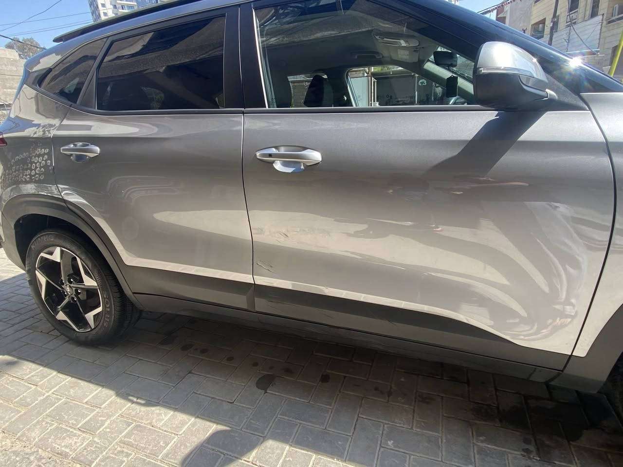 KIA SELTOS (S) 
سيليتوز مواصفات S موديل 25 
قياده ذاتيه 
تحديد مسار 
مثبت سرعه 
مكينه 2000 دوش 
شاشه كبيره 
بصمه ابواب وتشغيل +تشغيل عن بعد
كشنات جلد ومخمل +تدفئه 
قطعتين تبريد 
اشاير مري + نقط عمياء 
وبعد مواصفات السيليتوز المعروفه 
السياره مكفوله لغود وشواصي حادثها حلو مكمل تصليحها للاخير فقط تحتاج صبغ وكلشي موضح بلصور 
السياره ماشيه  11 ميل فقط جديده كلش بيها فقط ايرباك ستيرن والباقي كفاله

السعر المطلوب. ١٥٣ $
رقم الهاتف ***********
